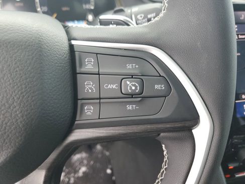 New 2025 Jeep Grand Cherokee L Limited AWD/4WD image 16