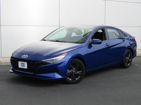 Used 2023 Hyundai Elantra SEL image 22