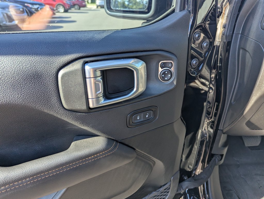 Used 2023 Jeep Gladiator Overland AWD/4WD image 19
