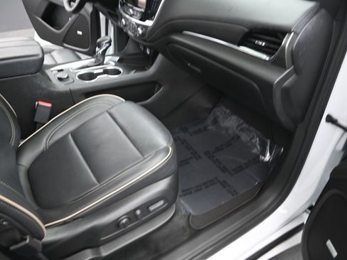 Used 2023 Chevrolet Traverse Premier image 21