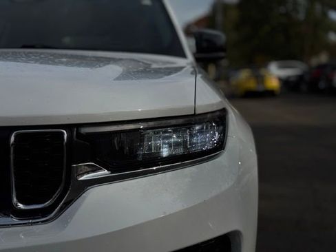 Certified 2023 Jeep Grand Cherokee Laredo image 8