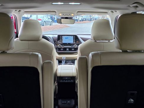 Used 2022 Toyota Highlander Limited image 11