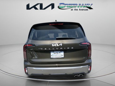 Certified 2025 Kia Telluride SX FWD image 3