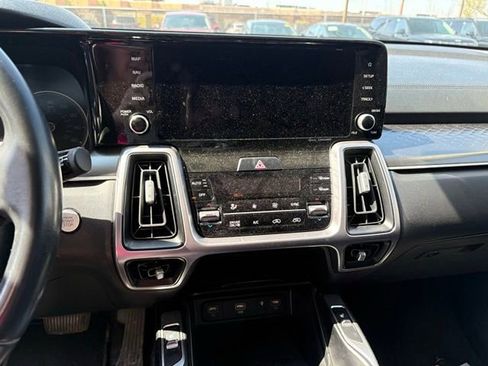 Used 2023 Kia Sorento EX image 11