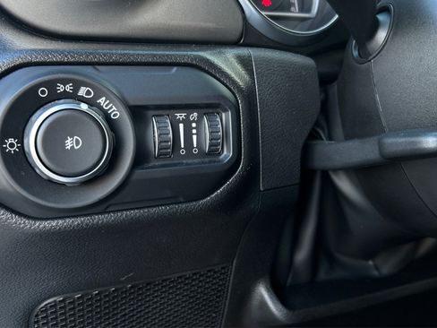 Used 2022 Jeep Wrangler Unlimited Sahara image 39