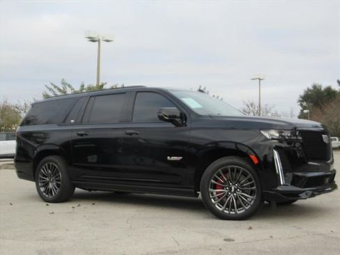 Used 2024 Cadillac Escalade ESV V w/ Heavy-Duty Trailer Package image 2