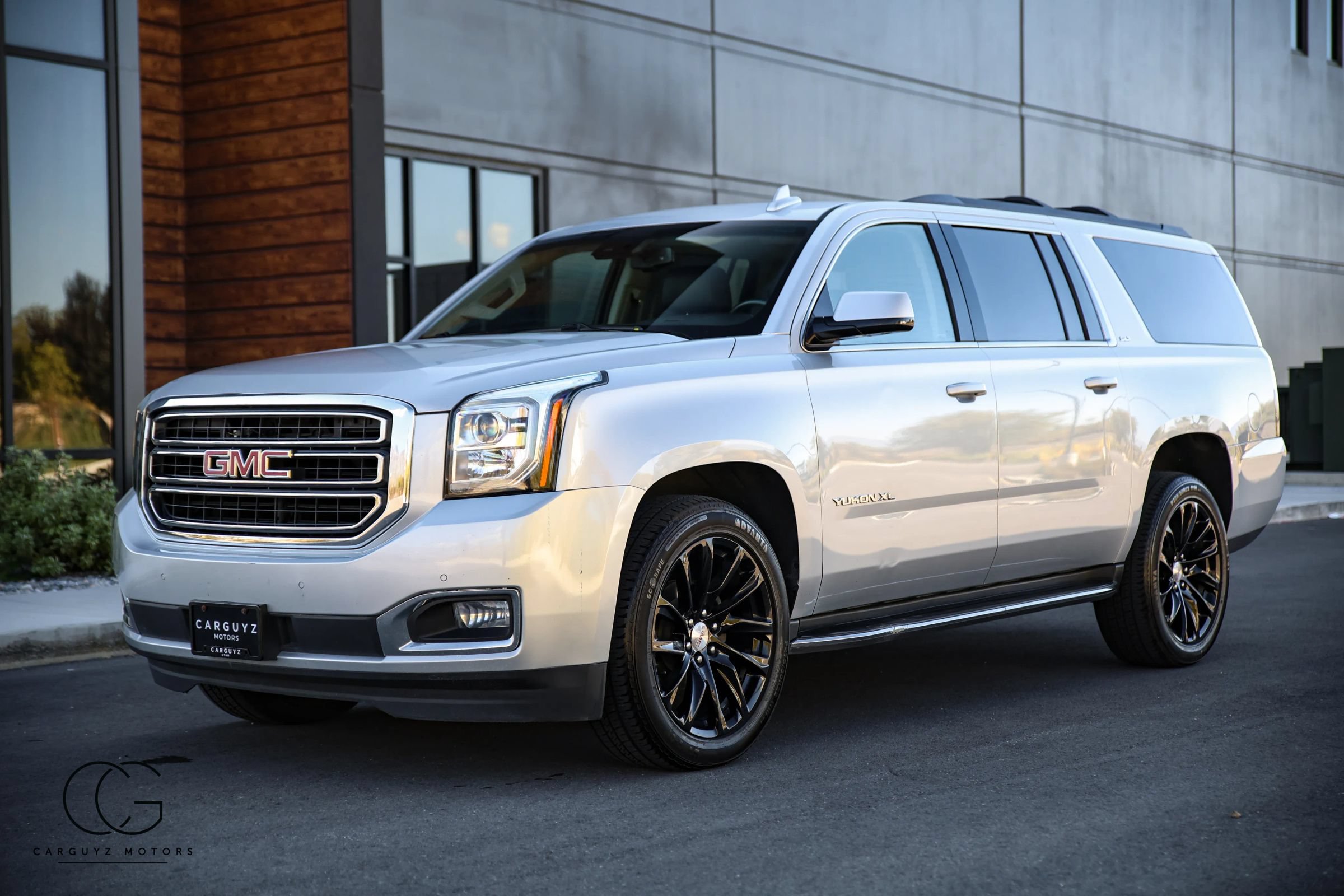 Used 2018 GMC Yukon XL SLT w/ Open Road Package AWD/4WD image 3