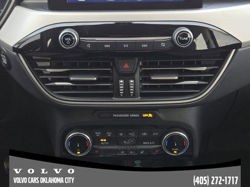 Used 2022 Ford Escape SE w/ SE Sport Appearance Package image 18