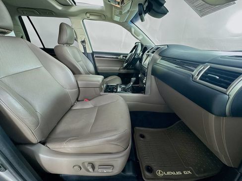 Used 2020 Lexus GX 460 Luxury w/ Accessory Package AWD/4WD image 35