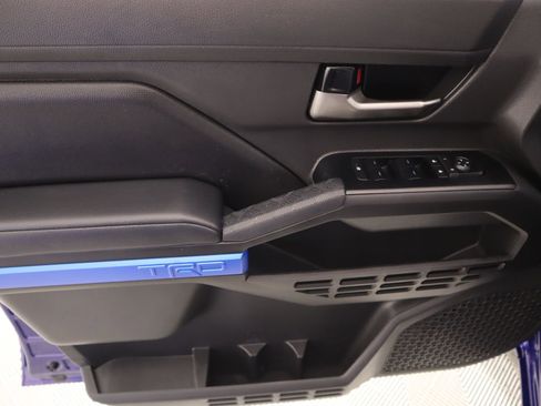 Used 2025 Toyota Tacoma TRD Off-Road image 15