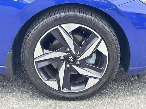 Used 2022 Hyundai Elantra Limited FWD image 10