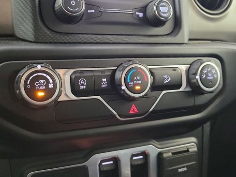 Used 2020 Jeep Wrangler Sport AWD/4WD image 21