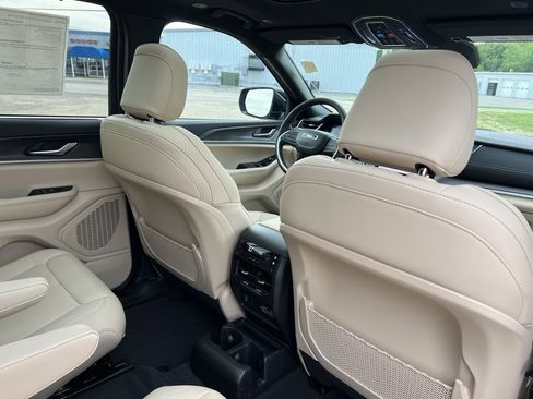 New 2025 Jeep Grand Cherokee L Limited w/ Luxury Tech Group II image 15