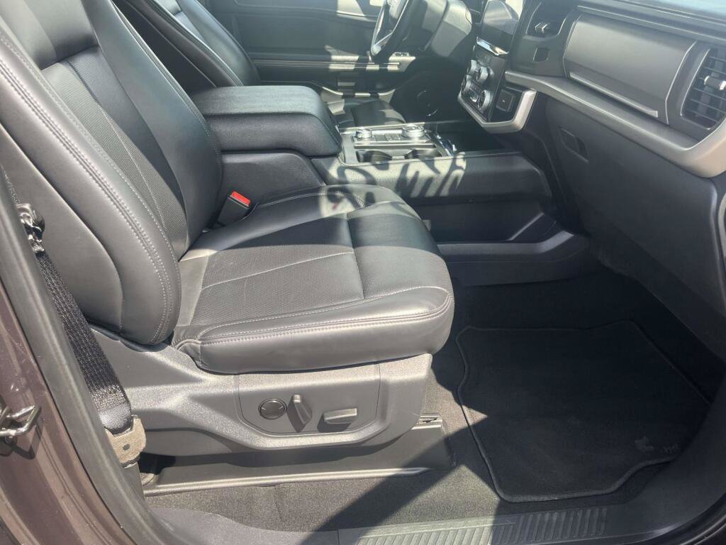 Used 2024 Ford Expedition XLT AWD/4WD image 23