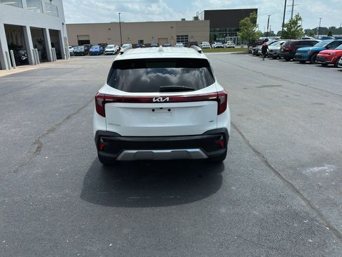 Used 2024 Kia Seltos SX w/ SX Sunroof Package AWD/4WD image 5