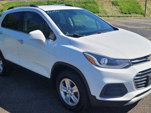 Used 2019 Chevrolet Trax LT w/ LT Convenience Package AWD/4WD image 2