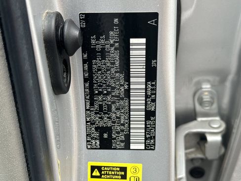 Used 2012 Toyota Highlander Limited w/ Tow Pkg FWD image 5