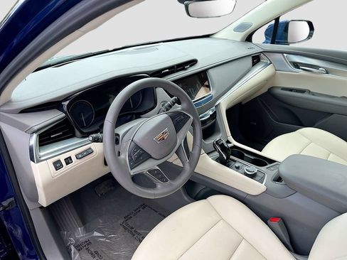 Used 2025 Cadillac XT5 Premium Luxury w/ Technology Package AWD/4WD image 9