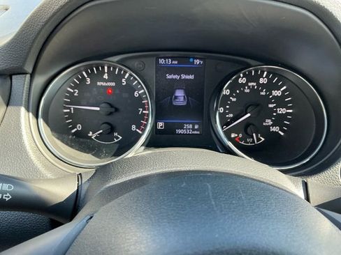 Used 2018 Nissan Rogue SV image 20