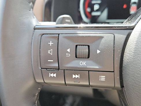 Used 2025 Nissan Pathfinder Platinum w/ Black Appearance Package FWD image 22