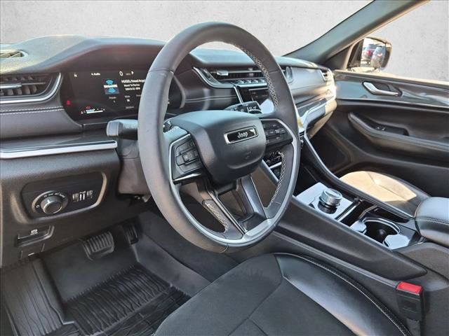 Used 2023 Jeep Grand Cherokee Altitude AWD/4WD image 14