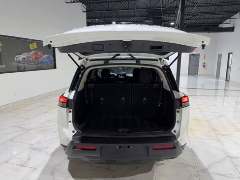 Used 2022 Nissan Pathfinder SV FWD image 12