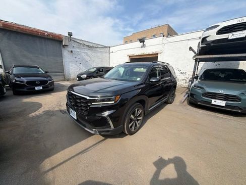 Certified 2023 Honda Pilot Touring image 1