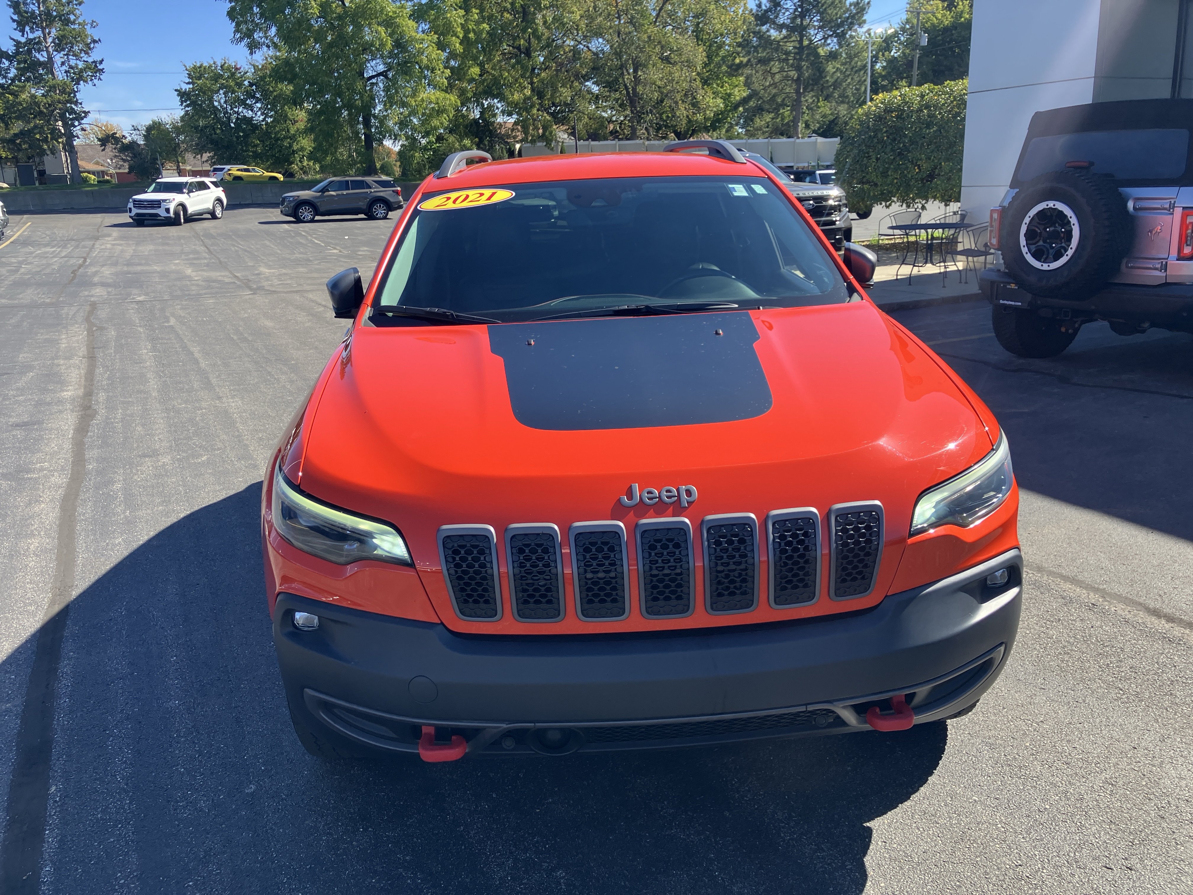 Used 2021 Jeep Cherokee Trailhawk AWD/4WD image 2