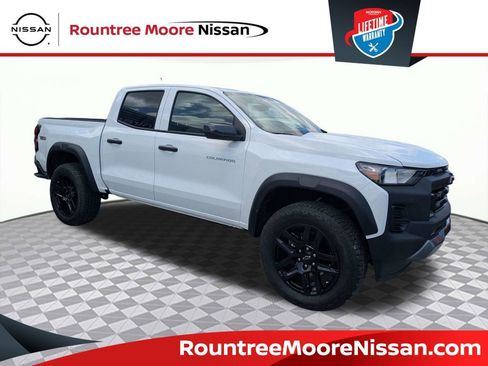 Used 2025 Chevrolet Colorado Trail Boss AWD/4WD image 1
