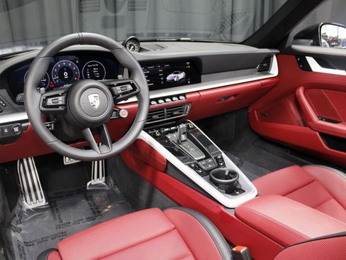 Certified 2025 Porsche 911 Carrera image 4