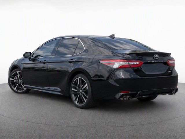 Used 2018 Toyota Camry XSE FWD image 3