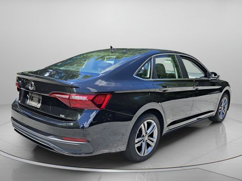 Used 2023 Volkswagen Jetta SE FWD image 5