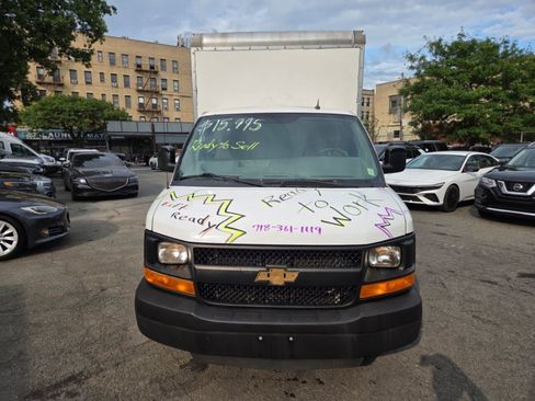 Used 2015 Chevrolet Express 3500 RWD image 9