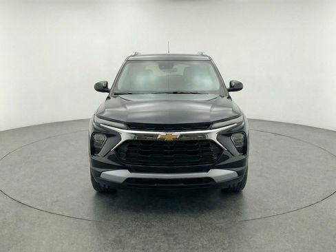 Used 2025 Chevrolet TrailBlazer LT image 2