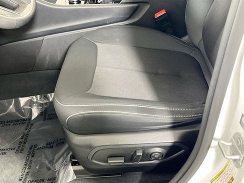 Used 2023 Jeep Grand Cherokee Laredo image 18