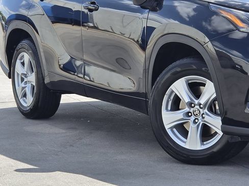 Used 2024 Toyota Highlander LE FWD image 12
