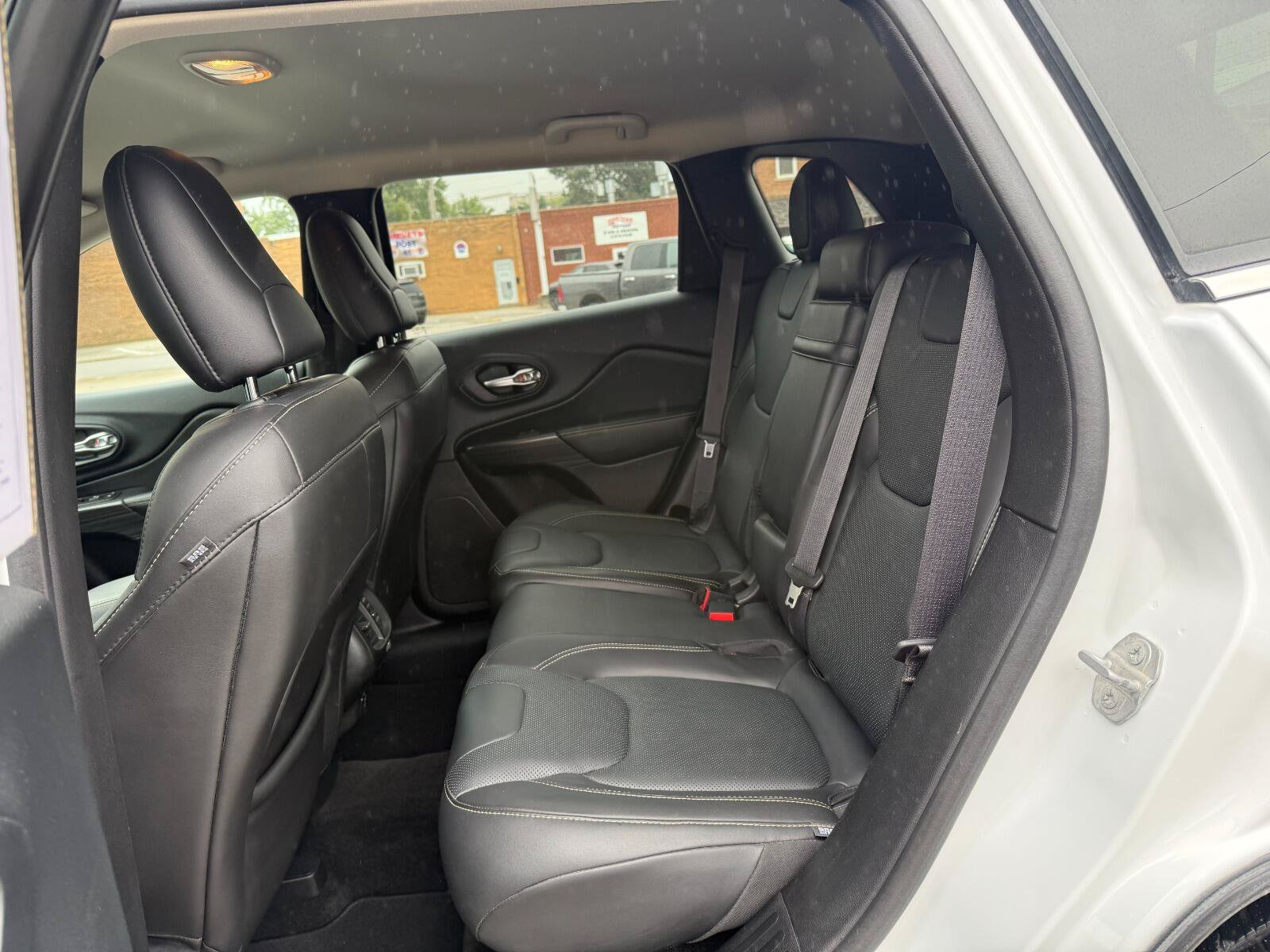 Used 2015 Jeep Cherokee Limited w/ Luxury Group AWD/4WD image 13