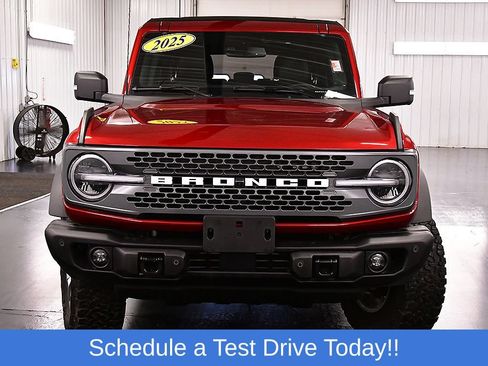 Used 2025 Ford Bronco Badlands AWD/4WD image 2
