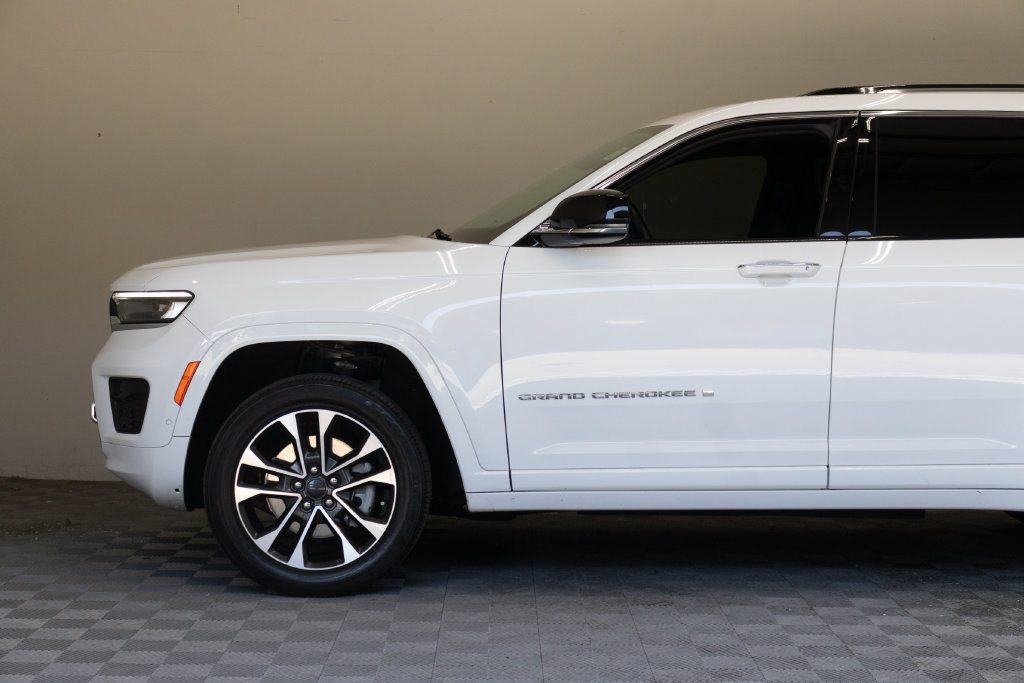 Used 2022 Jeep Grand Cherokee L Overland w/ Luxury Tech Group IV AWD/4WD image 8