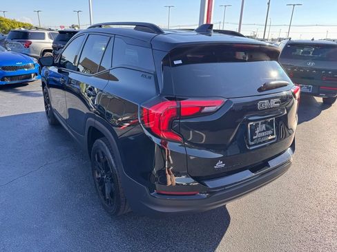 Used 2020 GMC Terrain SLE w/ Driver Convenience Package FWD image 3
