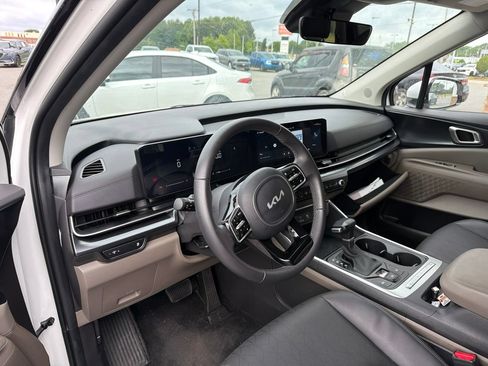 Used 2026 Kia Carnival FWD image 4