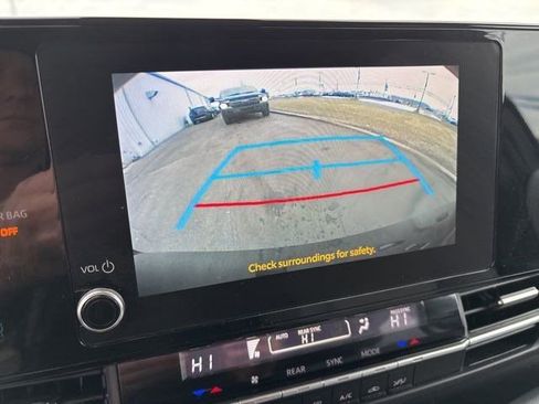 Used 2025 Toyota Sienna LE FWD image 22