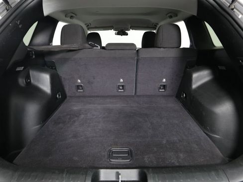 Used 2019 Jeep Cherokee Latitude w/ Cold Weather Group AWD/4WD image 18