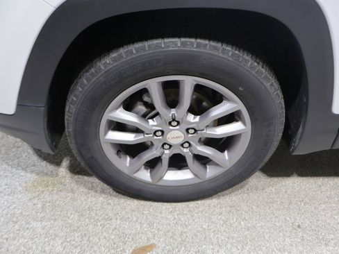 Used 2024 GMC Terrain SLT AWD/4WD image 10