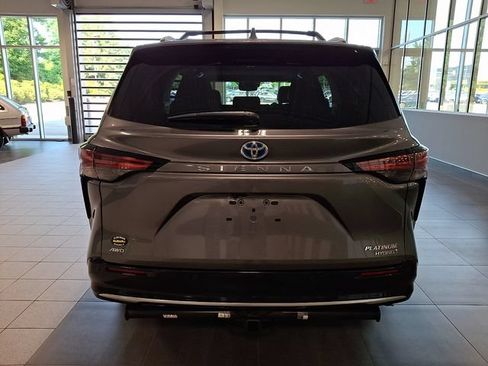 Used 2024 Toyota Sienna Platinum AWD/4WD image 5