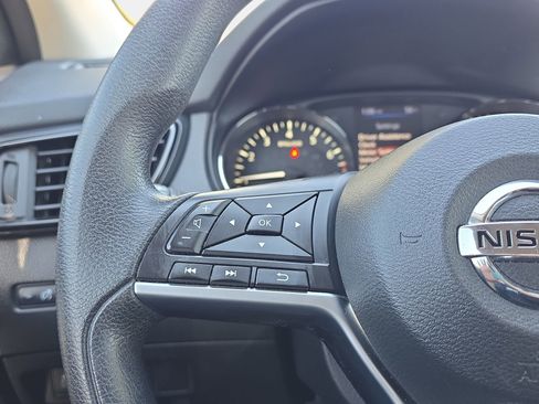 Used 2020 Nissan Rogue Sport SV image 16