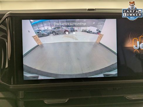 Used 2024 Jeep Wrangler Sahara image 13