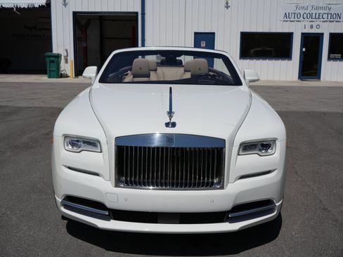 Used 2017 Rolls-Royce Dawn image 10