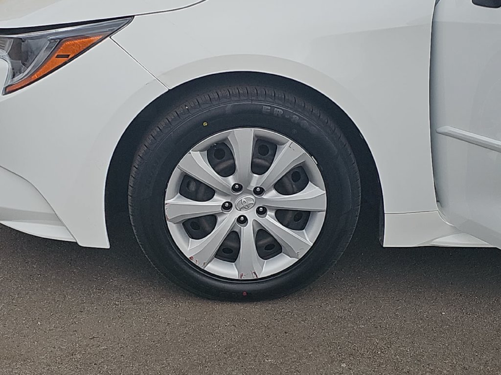 Used 2022 Toyota Corolla LE w/ Carpet Mat Package (TMS) FWD image 35