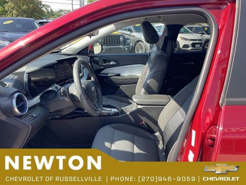 Used 2024 Chevrolet Trax LT FWD image 5
